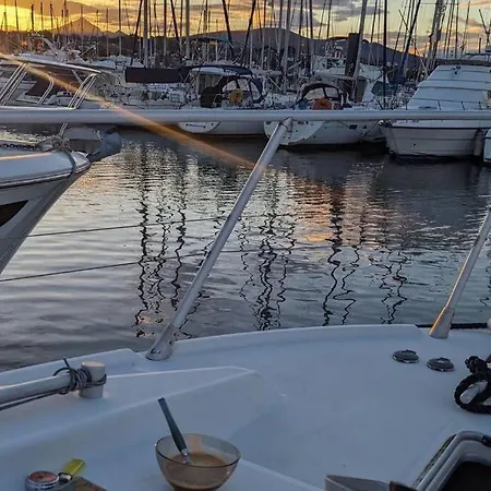 Botel Yellow - Escapade A *